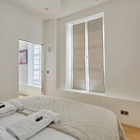 Amazing 2 Bedrooms Center By Prestige Apartment *